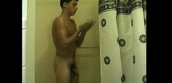  Straight amateur dude jerking in shower